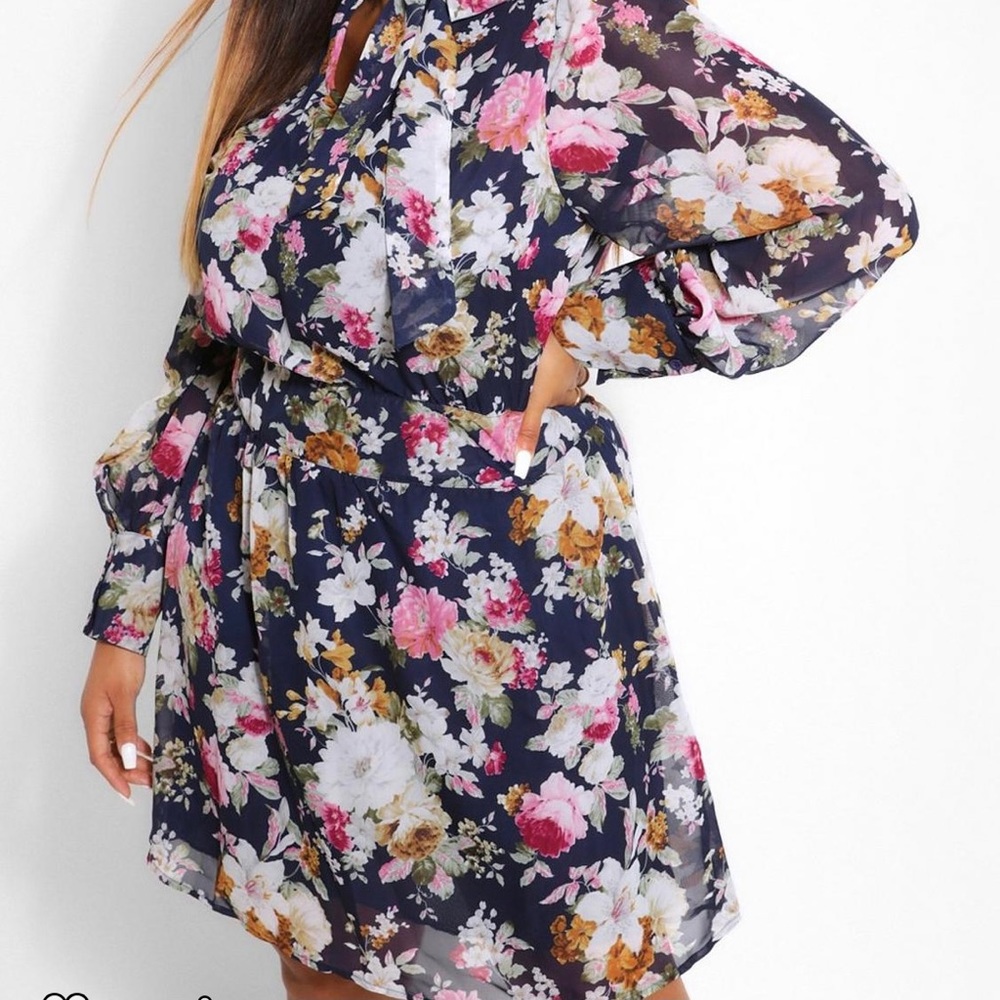 Boohoo Plus Floral chiffon pussybow dress